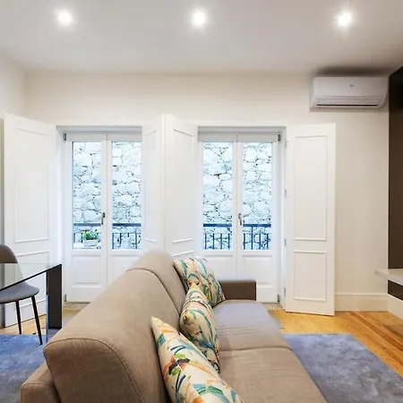 Sweet Downtown Loft With Balcony *